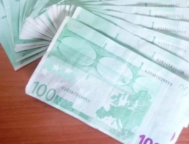 Η παγίδα των 100 ευρώ – Τα χαρτονομίσματα των απατεώνων και η λεία των 2.000 ευρώ